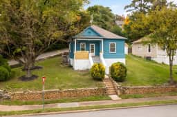 North Chatt Blue Bungalow - 2BR, Pet Friendly, Minutes to Downtown!