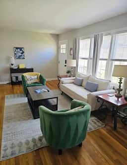 Yellow Door Cottage - 3BR, Pet Friendly