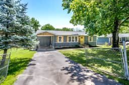 Yellow Door Cottage - 3BR, Pet Friendly