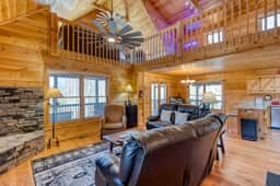 Lazy Bear Lodge - 3BR, Creekside Retreat