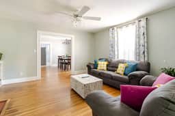 Kid-friendly 3/2 Home, 3 Mins to Downtown + Deck