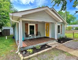 *New* Laid Back on Lee Ave | Cozy 2BR Retreat