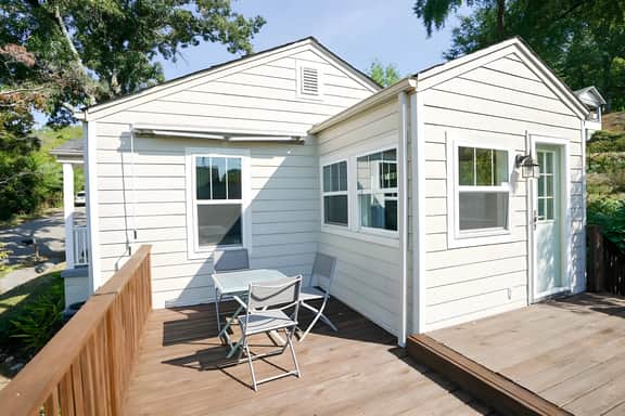 Cozy North Shore Cottage - GREAT location, Pet friendly!