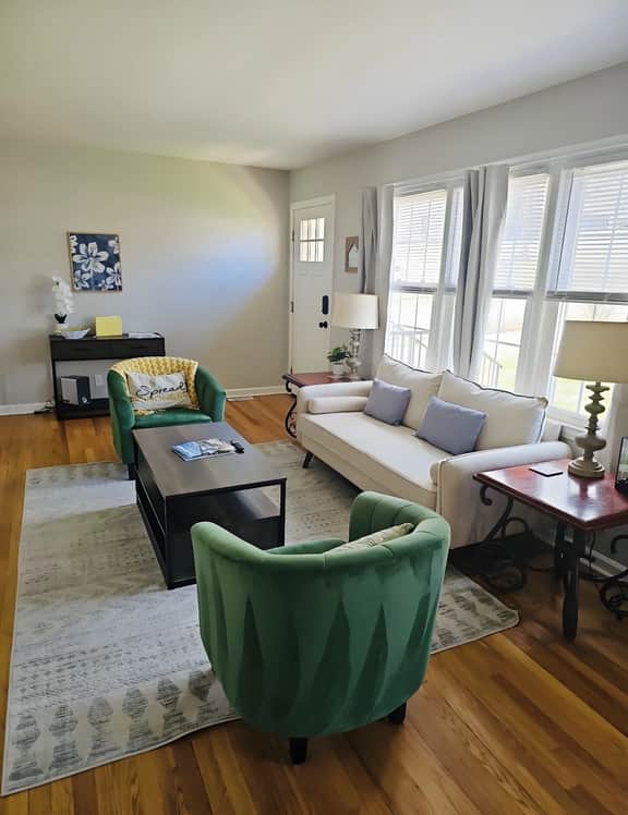 Yellow Door Cottage - 3BR, Pet Friendly