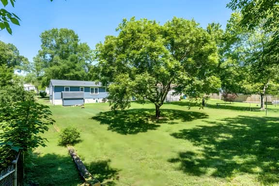 Yellow Door Cottage - 3BR, Pet Friendly