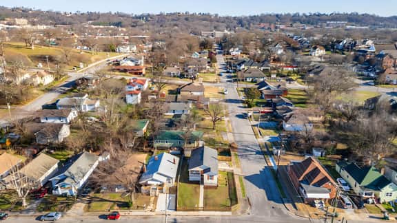 Trendy Downtown Cottage - 3BR, Pets Welcome!