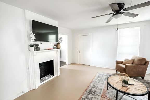 Clean & Cozy! 2BR, Pets welcome!